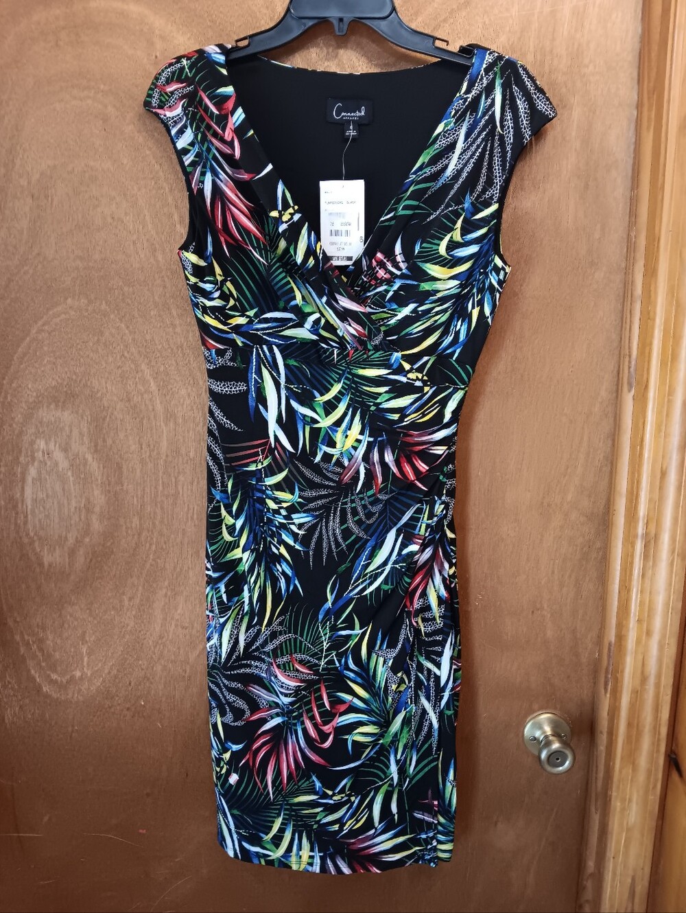 connected apparel Black Tropical-Print Cap-Sleeve Sheath Dress